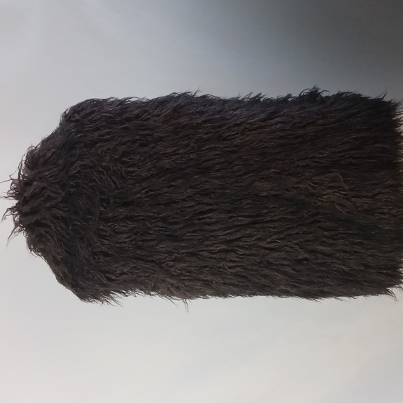 Br Faux Mongolian Vest. - Picture 5 of 7